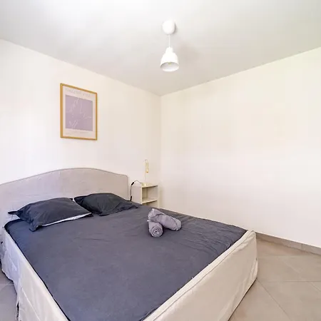 Cozy 2p Port De Garage Apartment *